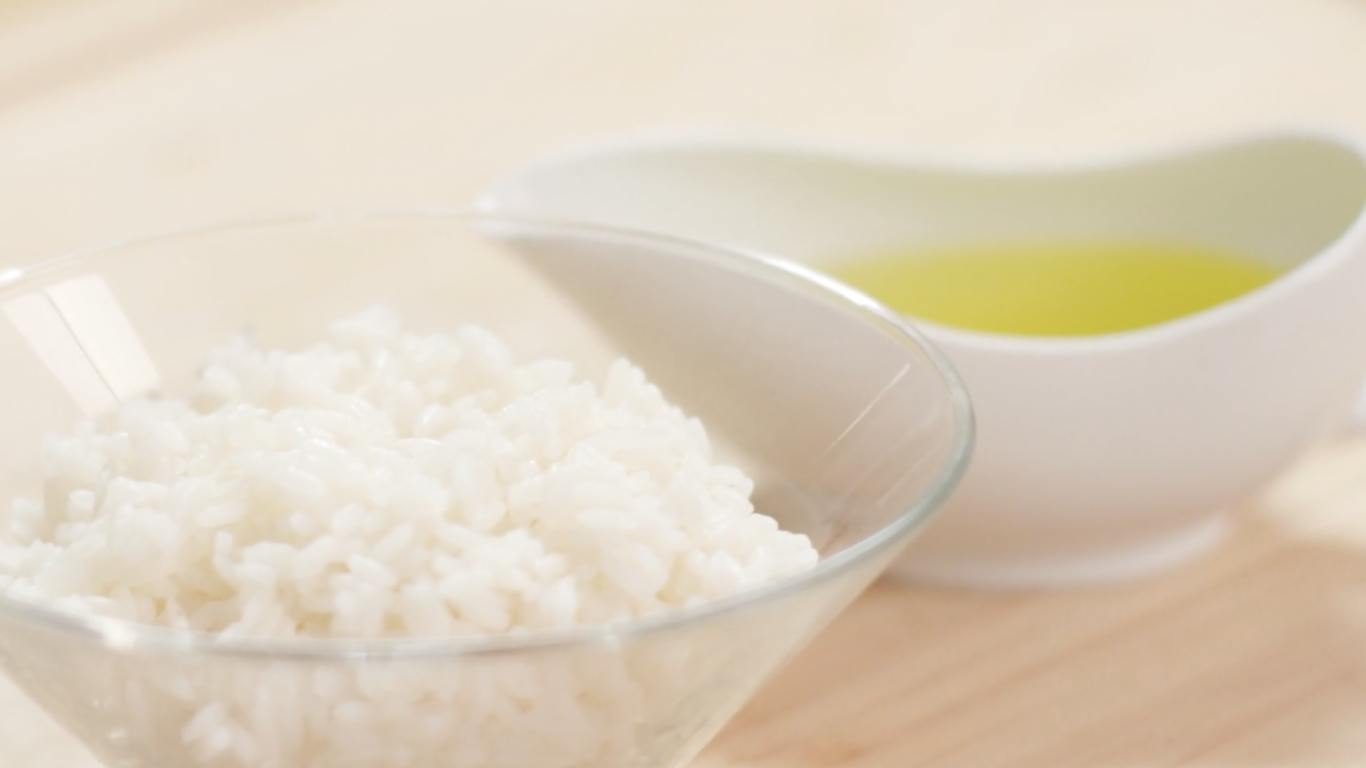 Молотый вареный рис. Рис вареный с майонезом. Рис отварной в одноразовой посуде. Состав вареного риса. Калорийность рис отварной на воде с солью
