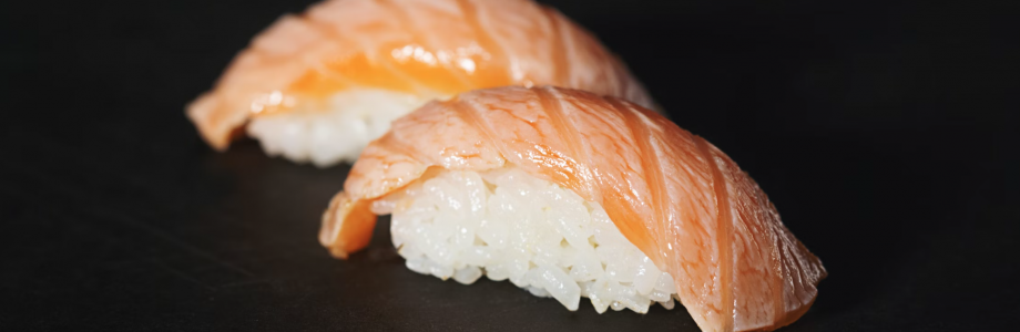Обед в японском стиле: суши и компания